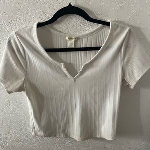 Women’s white crop top never wore